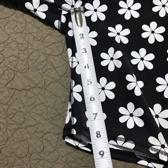 Levi’s High rise tights shorts￼ size S      A384 - Picture 4 of 6